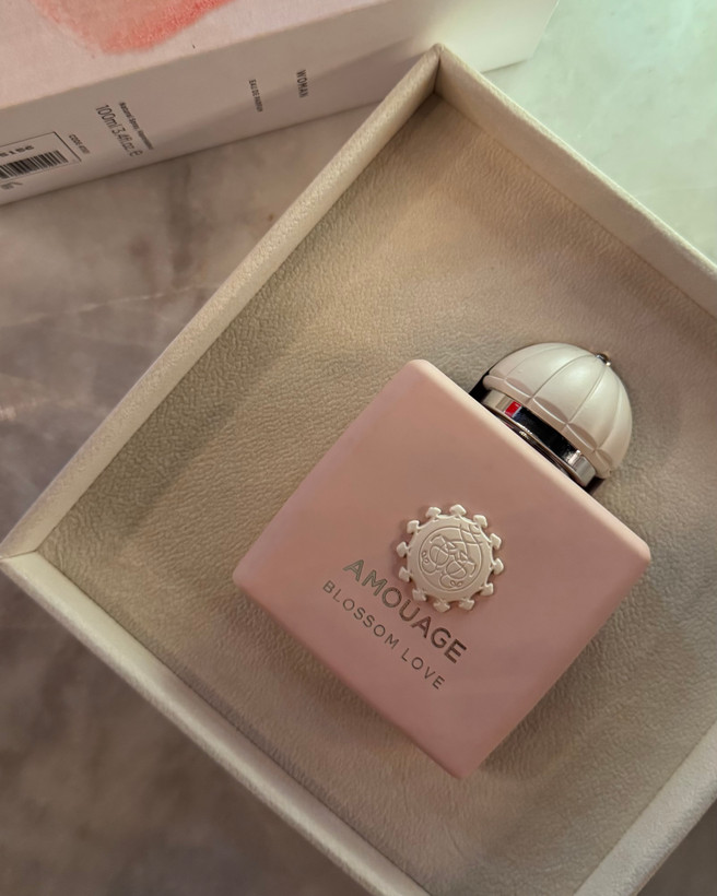 عطر ادکلن آمواج بلوسوم لاو مسترکوالیتی ۱۰۰ میل